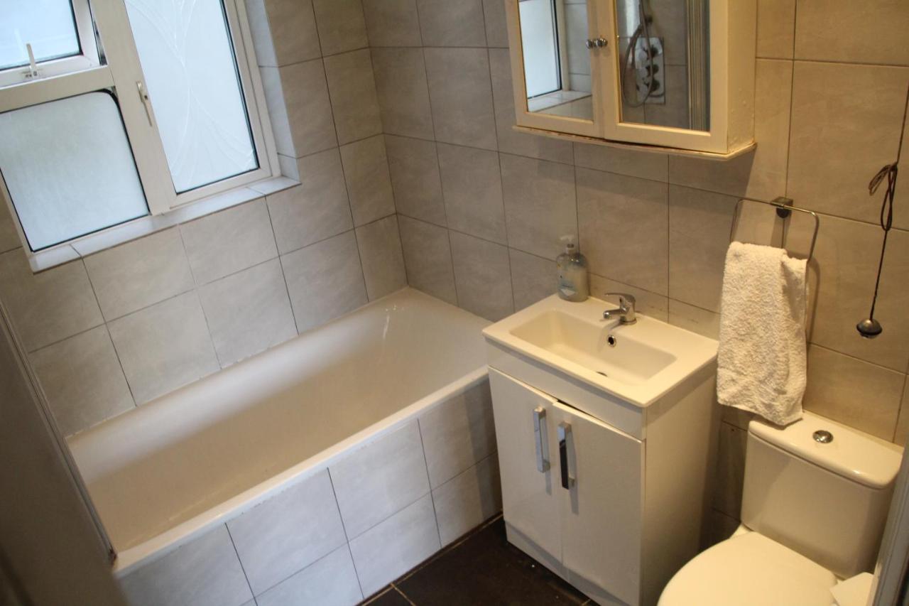 Beautiful Double Bedroom Edgware Exteriör bild