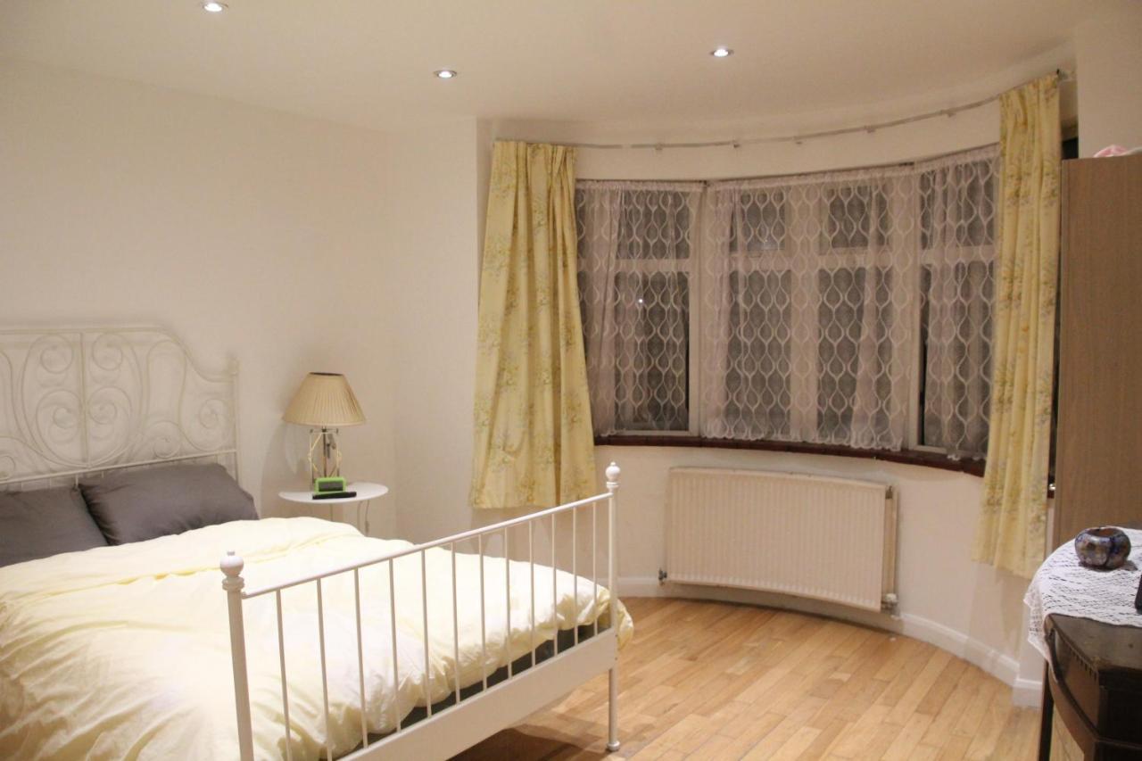 Beautiful Double Bedroom Edgware Exteriör bild