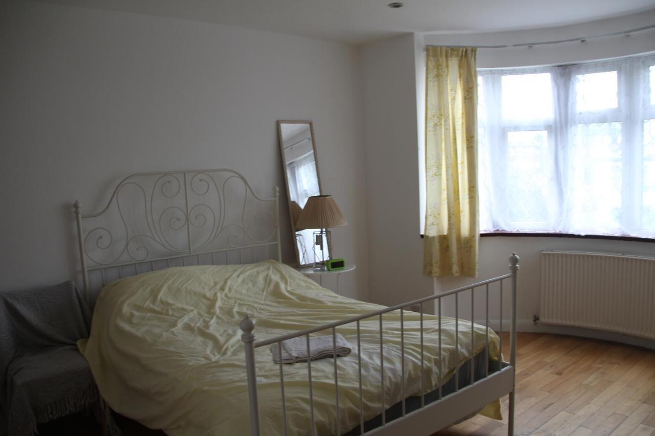 Beautiful Double Bedroom Edgware Exteriör bild