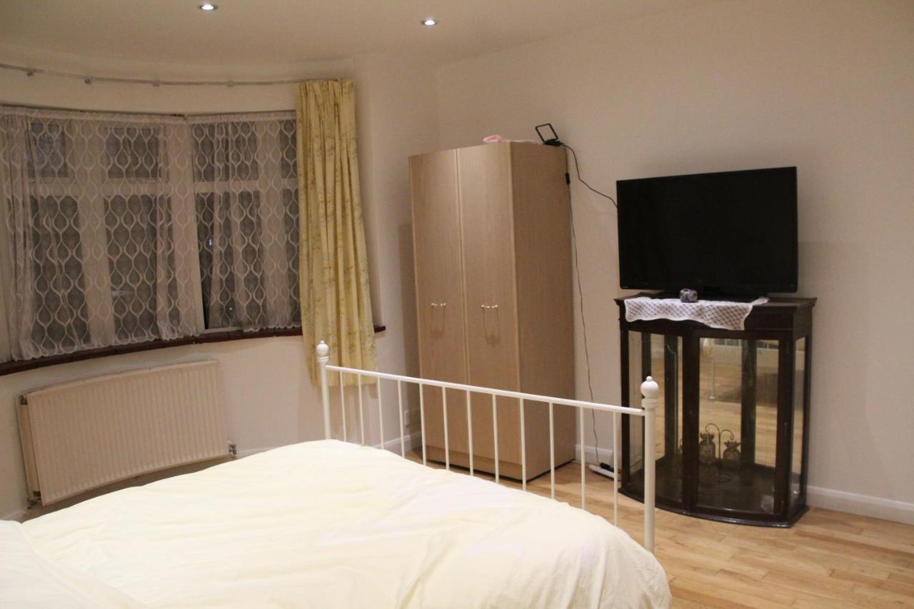 Beautiful Double Bedroom Edgware Exteriör bild