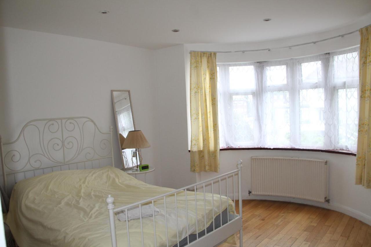Beautiful Double Bedroom Edgware Exteriör bild
