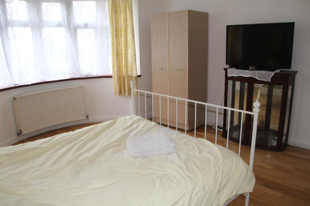 Beautiful Double Bedroom Edgware Exteriör bild