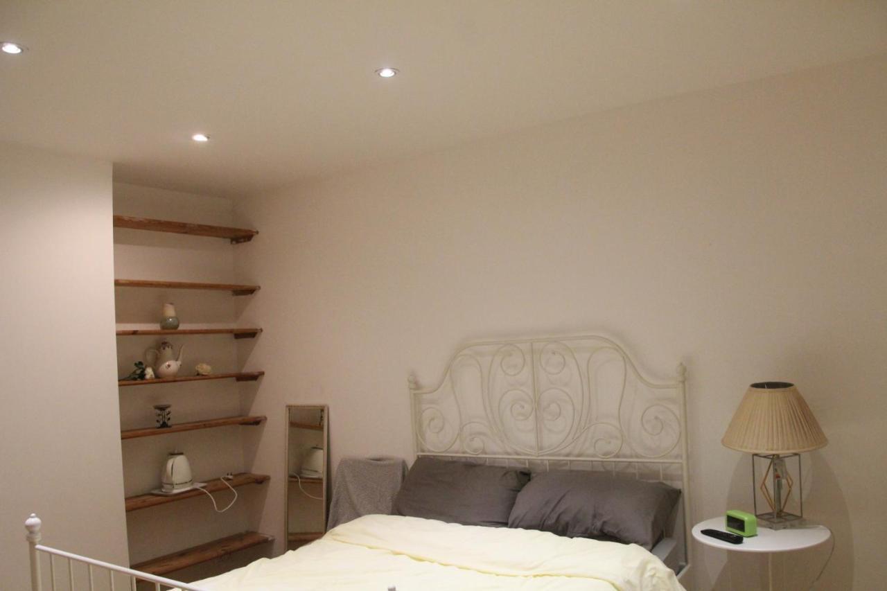 Beautiful Double Bedroom Edgware Exteriör bild